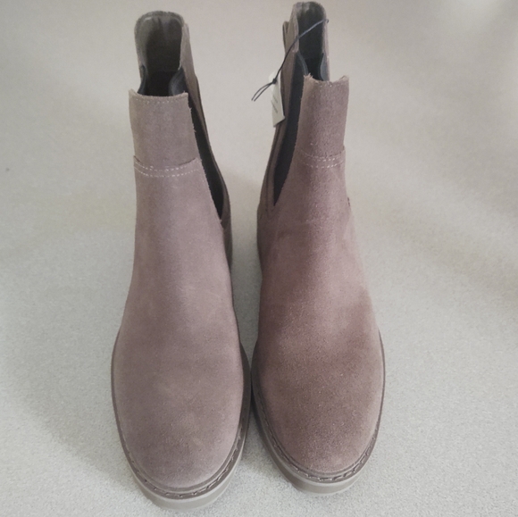 Cole Haan women's greenwich waterproof chelsea booties size 5.1/2 - Picture 3 of 11